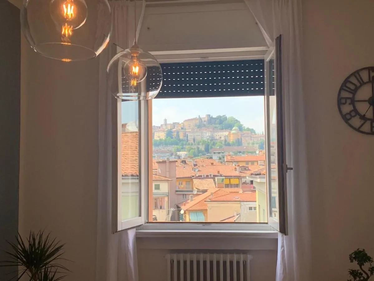 Camozzi Central Apartment Bergamo Italien