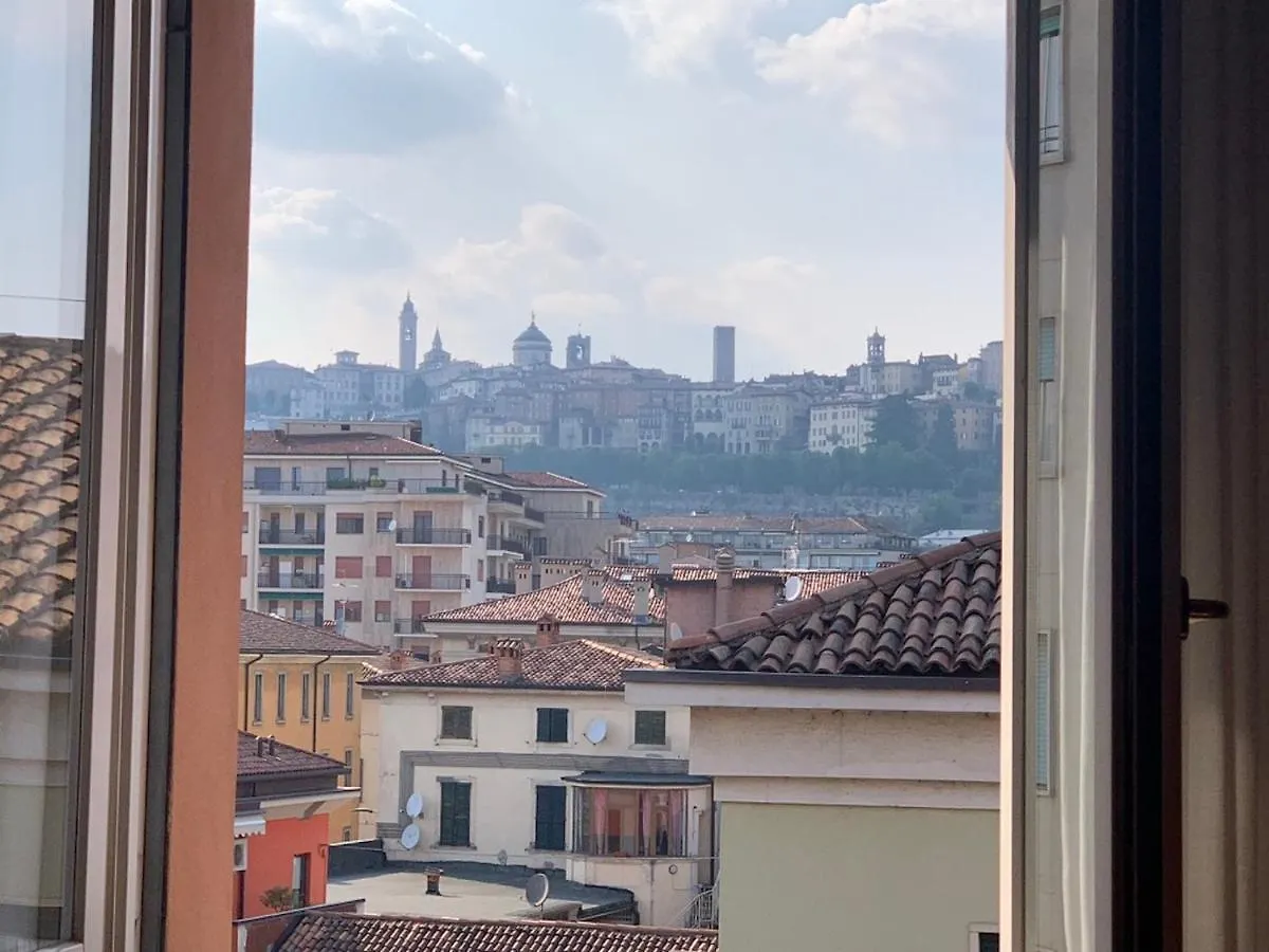 Camozzi Central Apartment Bergamo Italien
