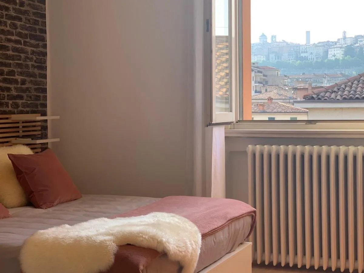 Camozzi Central Apartment Bergamo Italien