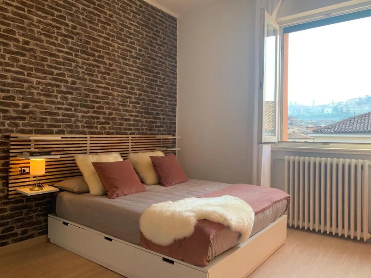 Camozzi Central Apartment Bergamo Italien